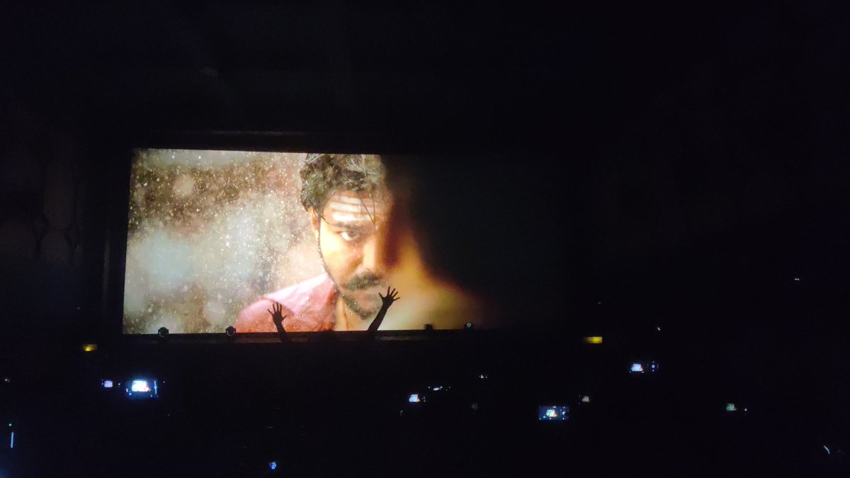 vijayfangirl0's tweet photo. வெற்றி மாறன் frames🔥🥵
#Mersel #HBDThalapathyVijay https://t.co/S2Fww8pdXp