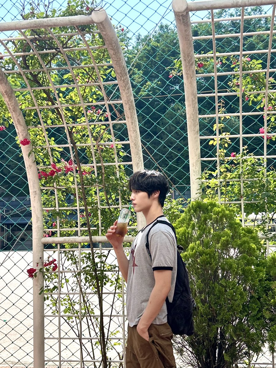 CIX_twt's tweet photo. 나 불렀어?😳😄

#CIX #씨아이엑스 #현석 #윤현석 #서기 #막내 #FIX #픽스 #픽스내거 https://t.co/fIXvKfRkRj
