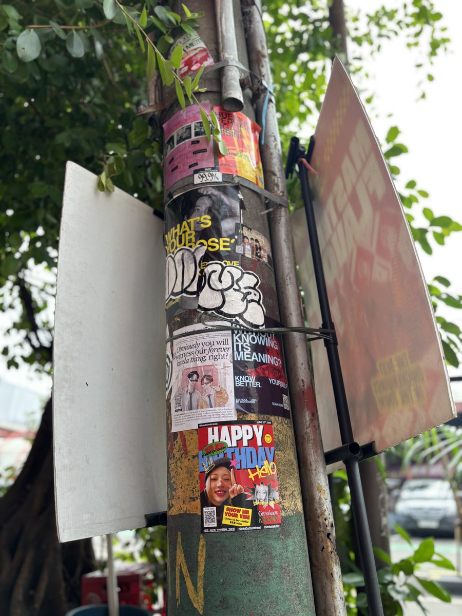 kandisindonesia's tweet photo. Spot Hello's birthday flyers at Blok M area ❤️🎉

HAPPY HELLO DAY
#헬로_세상에_인사해줘서_고마워
#JiminOurSweetheart
#GeniusHelloDay
#Happy_Hello_Day https://t.co/HlXv2NSwkK