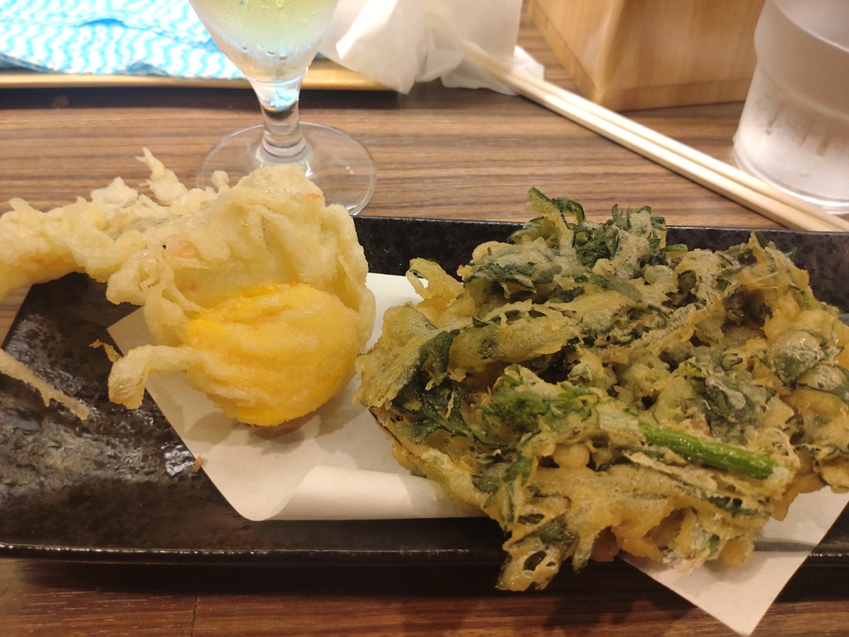 samuraimachi's tweet photo. 綾瀬駅 立ち食いそばで飲み
天ぷらおいしい！また行きたい
#綾瀬駅 #稜 https://t.co/BoggZTq6IR
