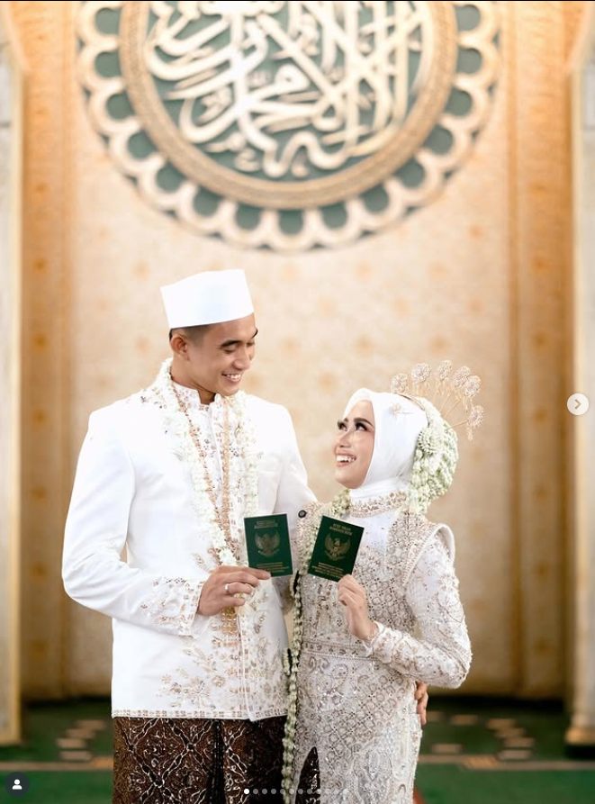 akuratco's tweet photo. Rizky Ridho berbagi beberapa momen bahagianya saat menikahi Sendy Aulia di akun Instagram miliknya, Minggu (22/6). https://t.co/s1DIIfMDi9