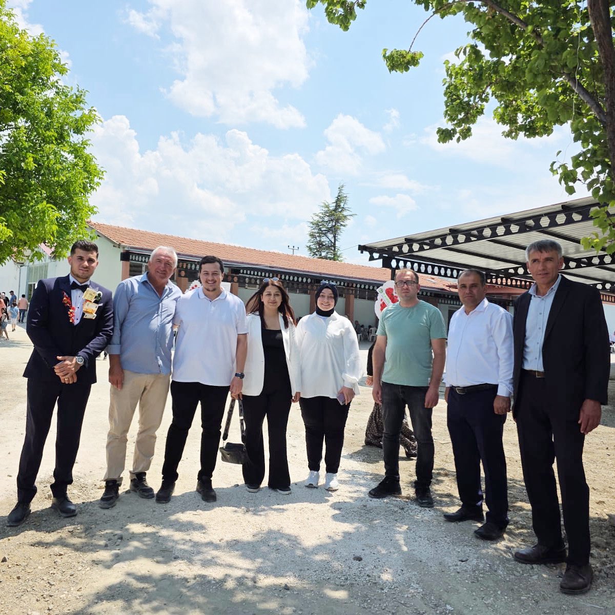 📌Medine &amp; Mustafa

Önceki dönem İl Gençlik Kolları Yönetim Kurulu Üyemiz Medine Işık'ın düğün merasimine İl Gençlik Kolları Başkanımız Yavuz Selim ÖZBEY ve Yönetim Kurulu Üyelerimizle birlikte  katılım sağladık ve bu mutlu günlerine eşlik ettik.