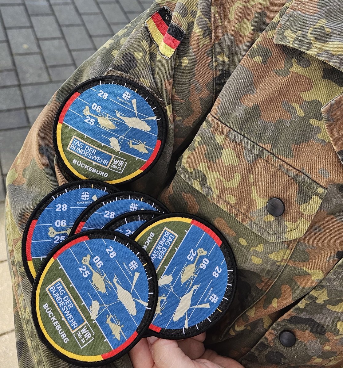 Isa Gat (@hel1pad) on Twitter photo Das Warten hat ein Ende.
Wer von euch nicht zum #TdBw25 in Bückeburg kommen kann, kann trotzdem einen Patch gegen Spende erhalten. Einfach eure Spende per Paypal mit Adresse☝️an PatchBueckeburg2025@web.de schicken.
Am 26.06.2025 schließe ich das Konto und übergebe die...🧵 Das Warten hat ein Ende.
Wer von euch nicht zum #TdBw25 in Bückeburg kommen kann, kann trotzdem einen Patch gegen Spende erhalten. Einfach eure Spende per Paypal mit Adresse☝️an PatchBueckeburg2025@web.de schicken.
Am 26.06.2025 schließe ich das Konto und übergebe die...🧵