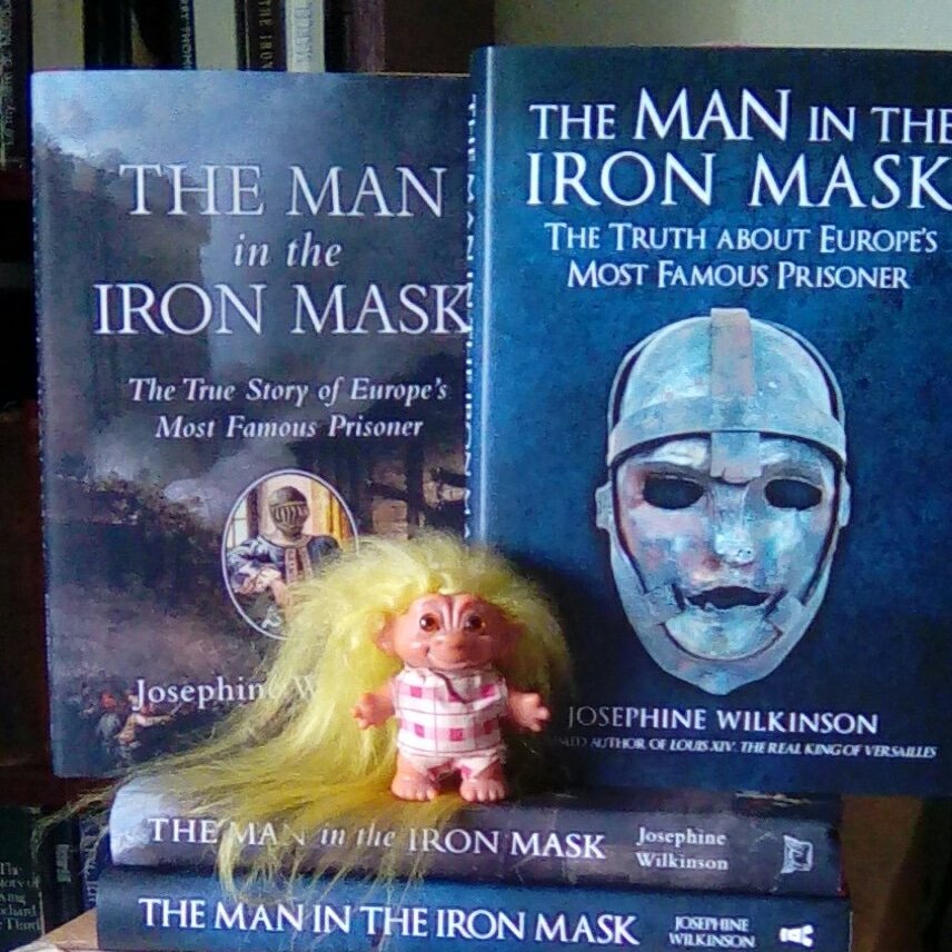 🌧️The Man in the Iron Mask wishes you a happy Sunday. The book on the left is the US edition and the one on the right is the UK edition. The text is the same in both ☺