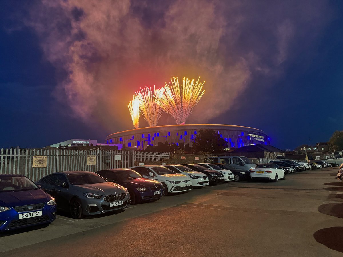 Great night last night  <a href="/chrisbrown/">Chris Brown</a> #BreezyBowlXX <a href="/SpursStadium/">Tottenham Hotspur Stadium</a> . The crowd was on point . The fireworks were great . Same again tonight. Parking from 3 pm .