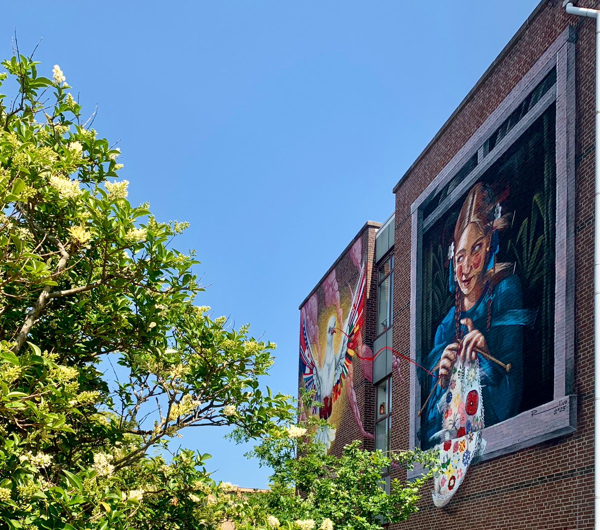 De nieuwe muurschildering van de vredesduif is er natuurlijk niet voor niets. De ‘#NATO-dove’ is gemaakt door Diederik Dijkgraaf en staat mooi in verbinding met het werk ernaast van Riivo Kruuk (ode aan NLse schilders). Ism Tobias Becker Hoff, gemeente Den Haag &amp; BZ. #NAVO #mural