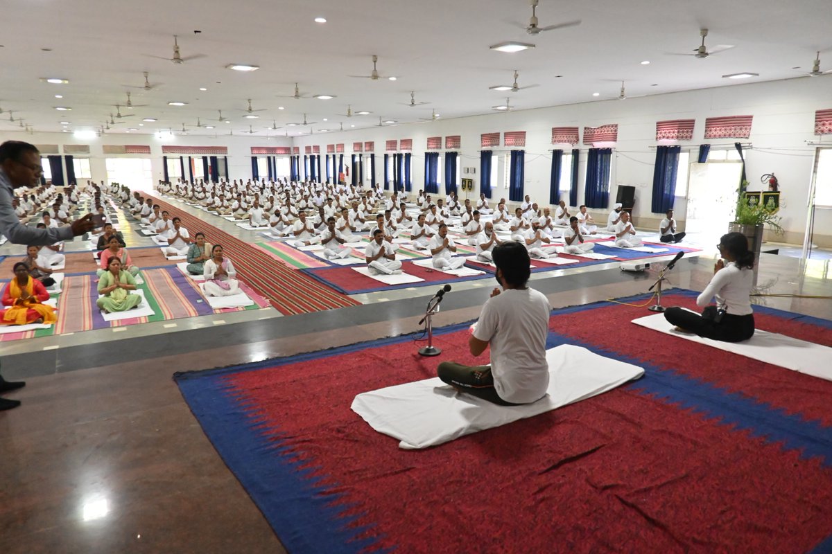 Strength &amp; Stillness – IDY 2025 at CRPF Centre, Mudkhed
Over 400 CRPF officers united in breath and balance at the Nanded centre, celebrating yoga as a tool for inner strength and resilience.
#IDY2025 #CRPFYoga  #SriSriYoga #ArtOfLiving #YogaForForces #OneEarthOneHealth