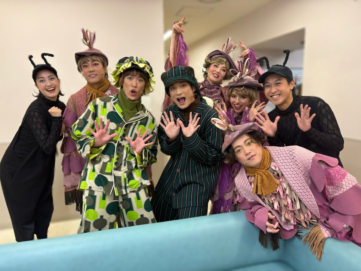 mjmemjme's tweet photo. ブロードウェイミュージカル
『A Year with Frog and Toad～ がまくんとかえるくん』

無事に誰1人欠けることなく
全ての公演を終え、大千穐楽㊗️
幕を下ろすことができました。

これまでご来場いただいた皆様
本当にありがとうございました🙇‍♀️

愛の溢れた素敵な作品に私自身も癒され、
あったか〜いお客様と、大好きなカンパニーの皆様と過ごした日々🕰️
毎晩眠る前にアドリブネタを考えていたあの時間🐭🐿️(笑)
全部全部愛おしい大切な宝物です🎁

またきっと春が来たらあえるよねっ？
がまくんっ🐸かえるくんっ🐸

心からの感謝の気持ちを皆様に…♡
ありがとうございました！！！

#がまくんとかえるくん