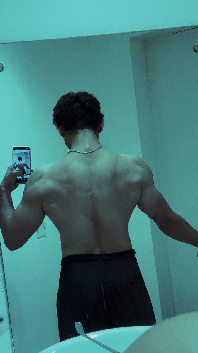 Akumarides's tweet photo. BACK 🔥

#fitness #backgoals #gymrat #fitrider #motorcycle #bikelife #gymlife https://t.co/GdJRKIM40m
