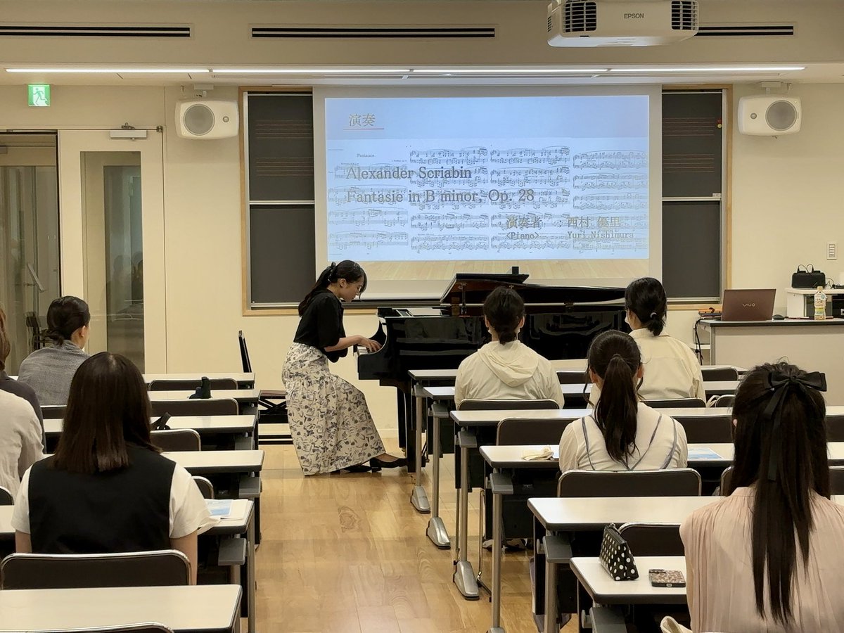 tcm_mla's tweet photo. 本日のオープンキャンパスでは、早坂牧子先生による専攻紹介と、MLAの学生による演奏と日本語・英語でのプレゼンテーションを行いました！
MLAでのキャンパスライフや、学生が感じるMLAの魅力をご紹介し、スクリャービンの「幻想曲」を英語による解説付きで演奏しました🎹🎶 https://t.co/OTKkN1pvvt