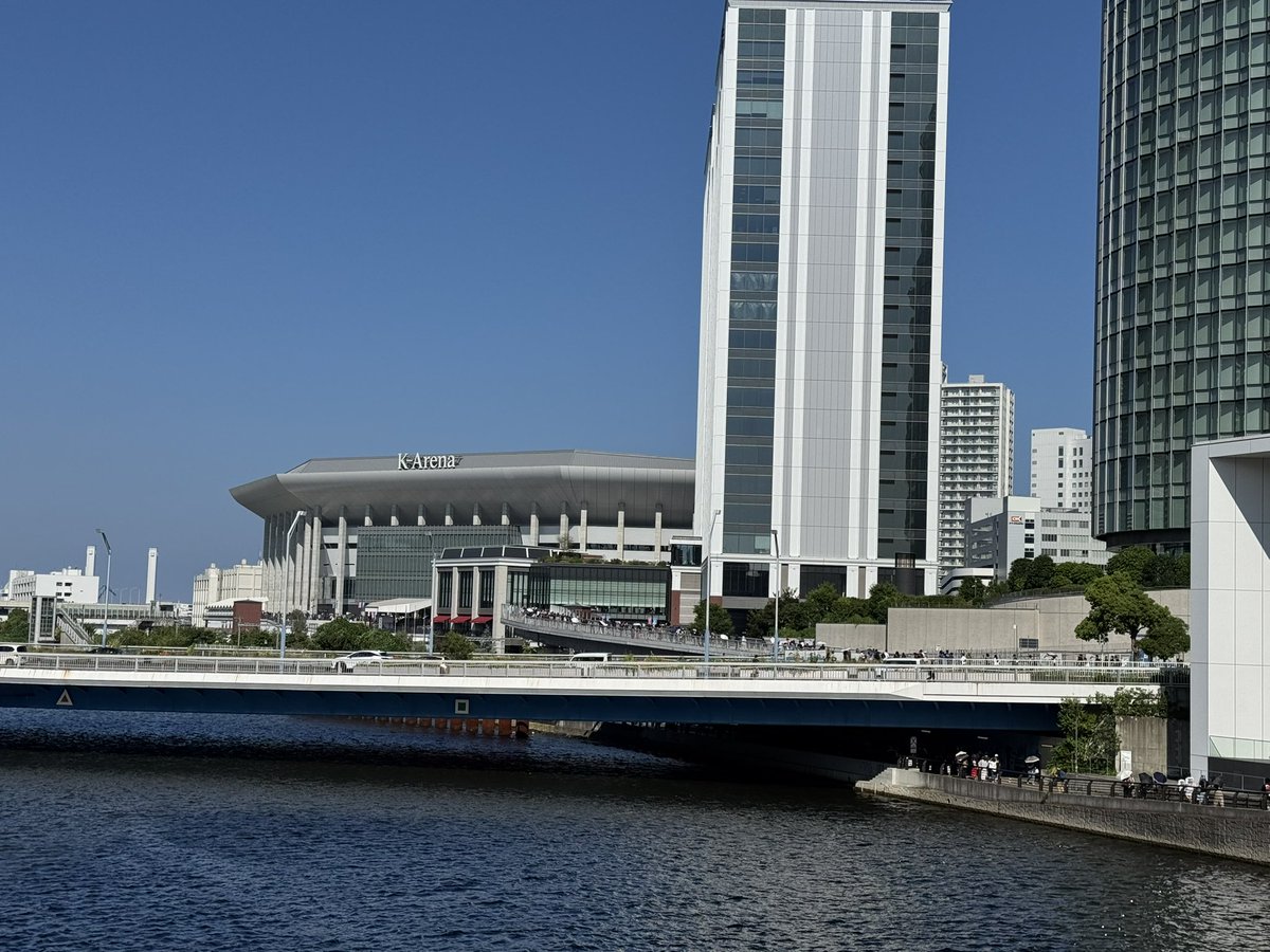 148baka's tweet photo. 初のKアリーナ
不思議な作り、音響など感じはどんなもんか楽しみ

グッズは全滅
余計なお金を使わなくて済んだと思ってLIVEに挑むのみ！

両アーティストは久しぶりなのでワクワクしかない

 #Bz
 #UNITE02
#マキシマムザホルモン https://t.co/NeKdzyngRU