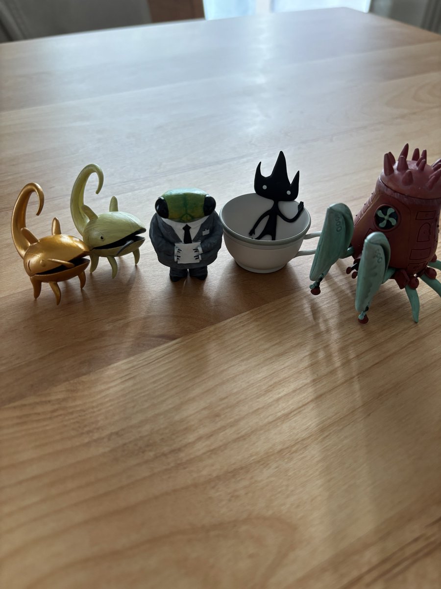 「ショーン・タンの立体世界」が届きました。いまここに存在している。実存。ひええ……かわいい……影も形も重さもある、伸びる影まで愛らしい、存在……いのち……