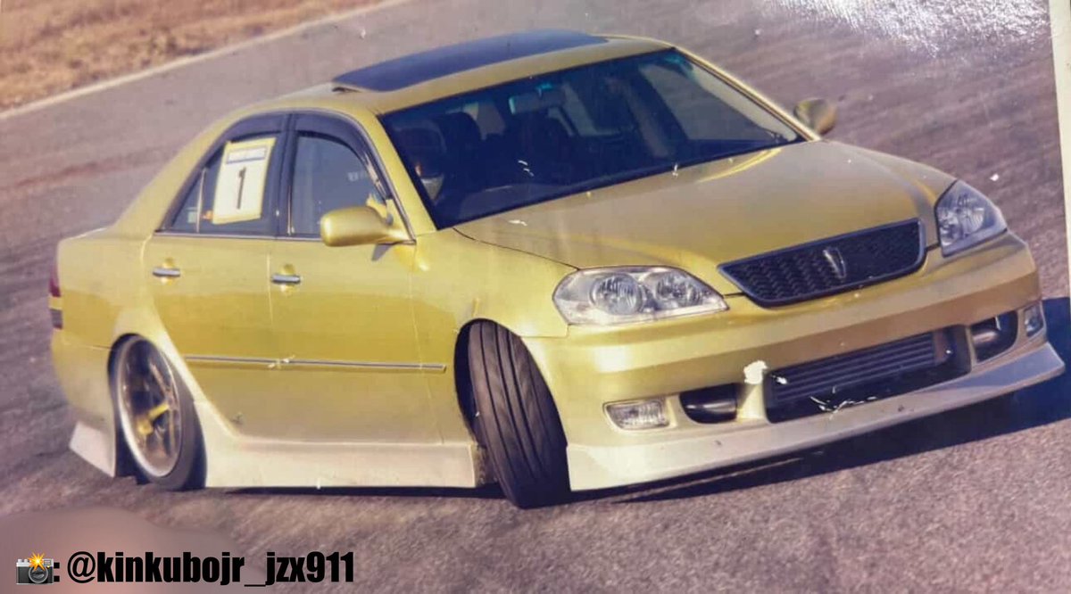 2012年) 彼はトヨタの4ドア愛好家で、初期のD1GPにJZX81マークIIで参戦