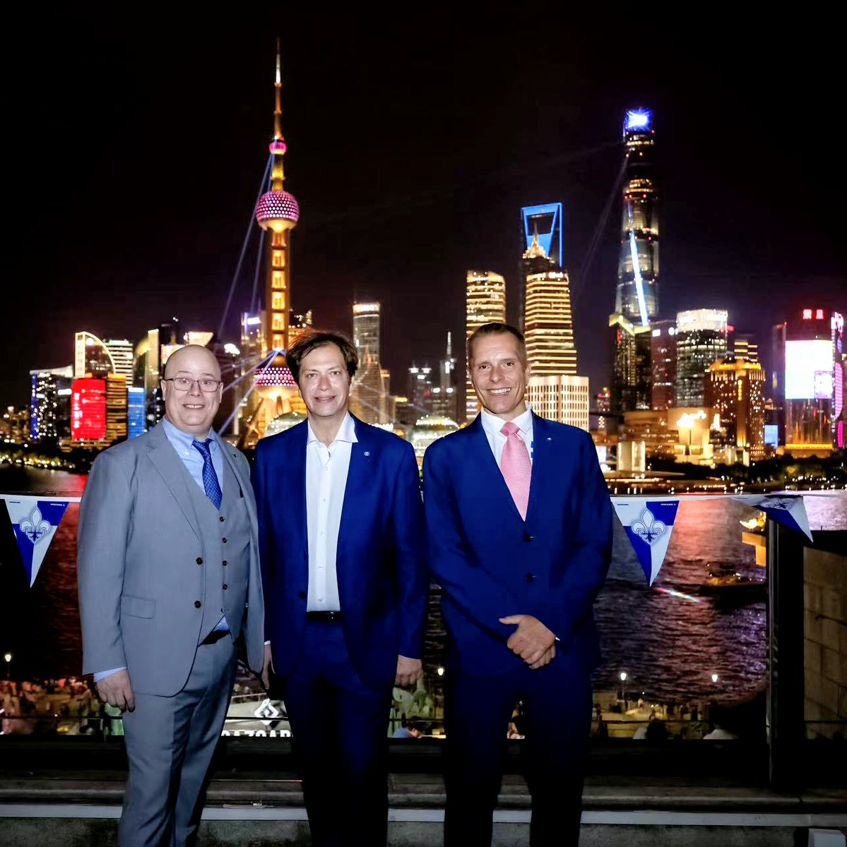 My journey to celebrate 30 years of creativity in Asia couldn’t have started in a more meaningful way. Sharing this special moment in Shanghai with Michel Constantin, Director of the Québec Office in Shanghai, and Bard Nordby  北诗德, Director of the Québec Office in Beijing, was