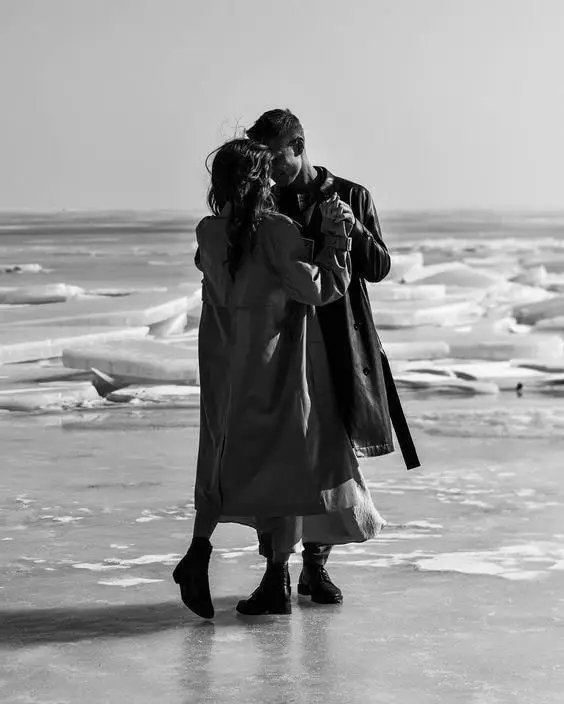 Je n'ai pas peur de t'aimer
J'ai peur de ce monde sans toi
Si tu me suis, je t'offrirai le  mien  fait de douceur, de passion
La vie passera   au rythme  de notre amour 
je t'offrirai une étoile pour  tes sourires
Une pensée pour  tes caresses
Nous écrirons  ce poème d'❤️