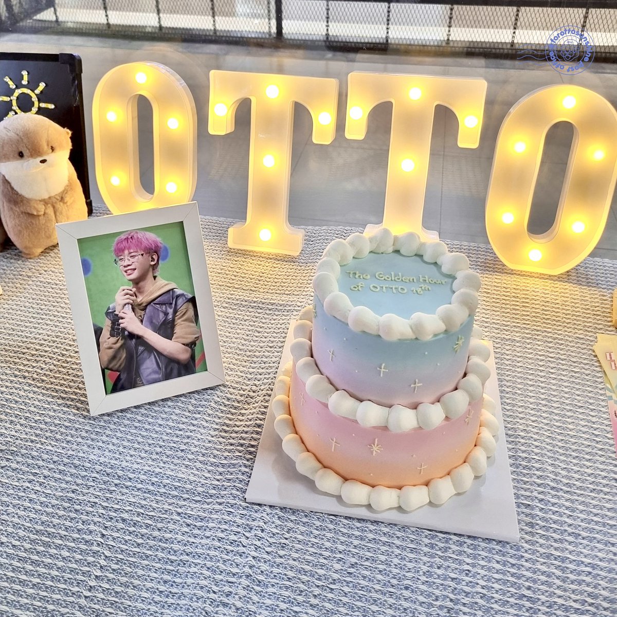 ᯓ★ 2025 OTTO Birthday Cafe 🎂
 #TheGoldenHourofOTTO18th
#OTTOsippavitch #DICE_SONRAY

อีกประมาณ 15 นาที จะมีกิจกรรมเป่าเค้กแล้วนะคะ พี่ๆ ชาวไพรซ์คนไหนมาถึงแล้ว แวะเข้ามาร่วมกิจกรรมได้เลยนะคะ 🩵