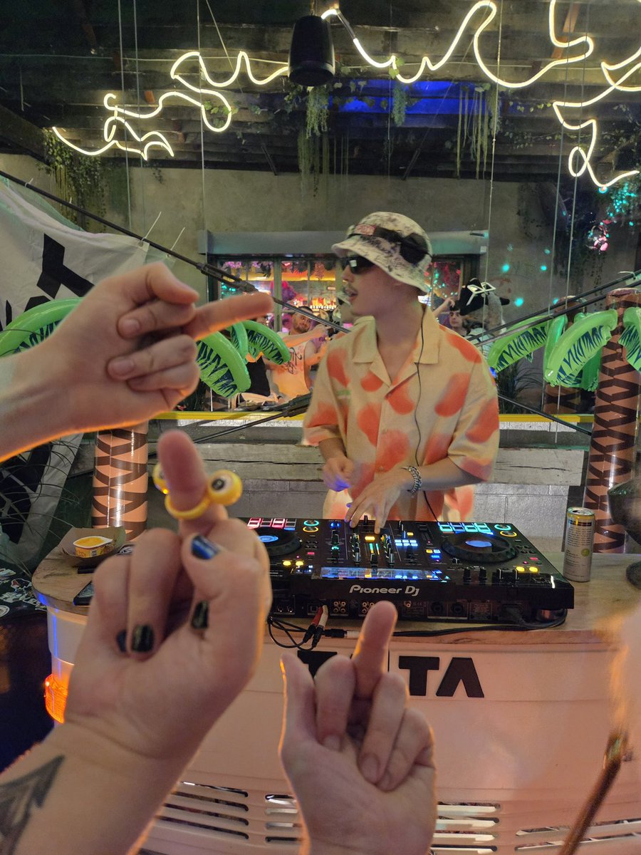 DIOR🐶 (2 PIECE) 🔜 TFF, LVFC 🎰 tweet media