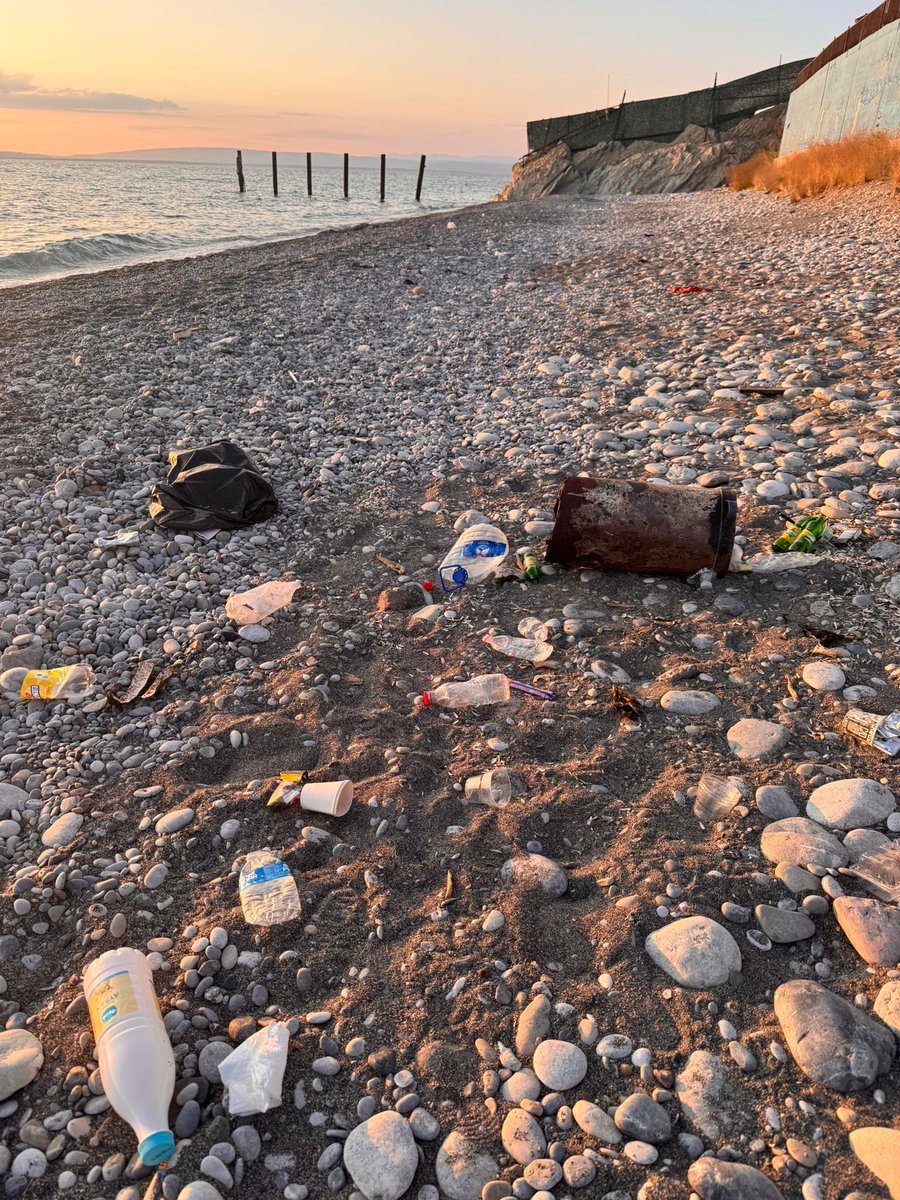 Van Gölü’nün Mavi Bayraklı Plajı Çöplüğe Döndü: Vatandaşlar Mağdur
sondakikavanhaber.com/van-golunun-ma…