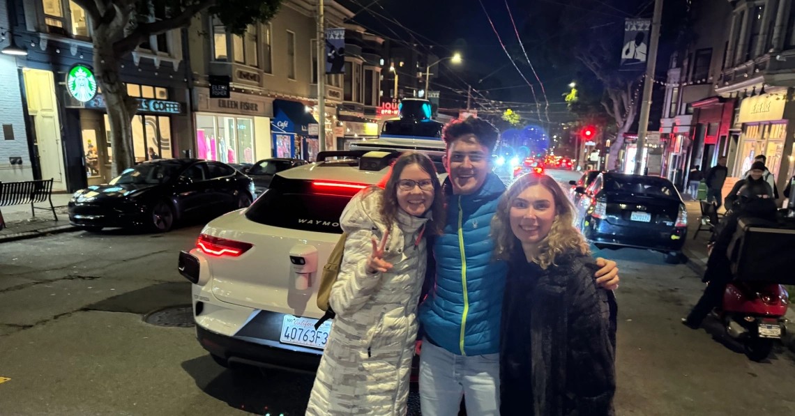 Robotaxis: The Unexpected Safety Benefit for Women

thelastdriverlicenseholder.com/2025/06/16/rob…
#SelfDrivingCars #AI #IoT #5G #AVs #AutonomousVehicles #autonomous #Robot #startup #SmartCity #robotaxi #travel #tech #technology #mobility #delivery #Transport
#Auto #TechTrends