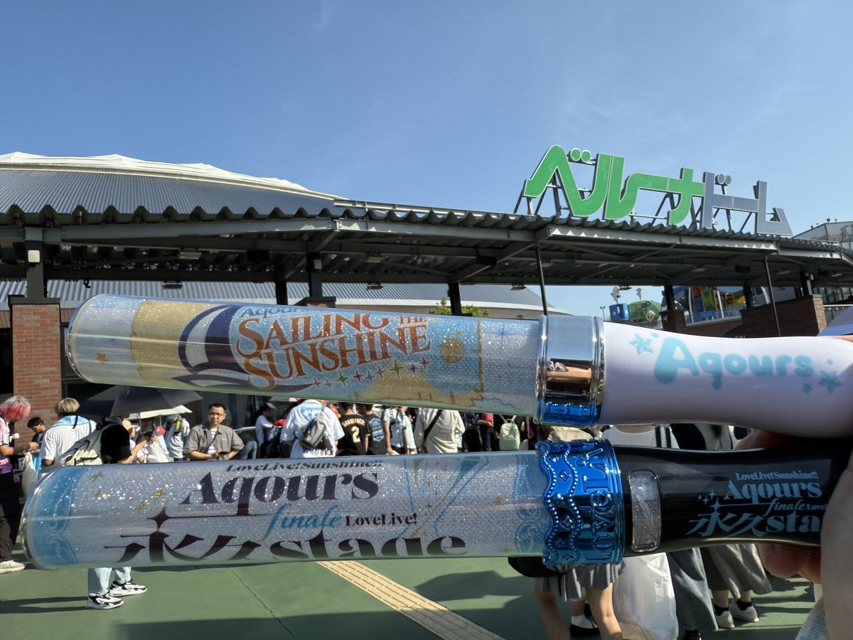 dorochan_attack's tweet photo. 今日まで見届けると決めた7年前のライブのブレードと一緒に。

今の自分に持てる最大限の大好きと感謝を込めて..。 楽しむよっ！！
#Aqours_finale_Day2 🍊🎹🐬♦️⛵️😈💮✨🍭 https://t.co/QflvXbMvv0