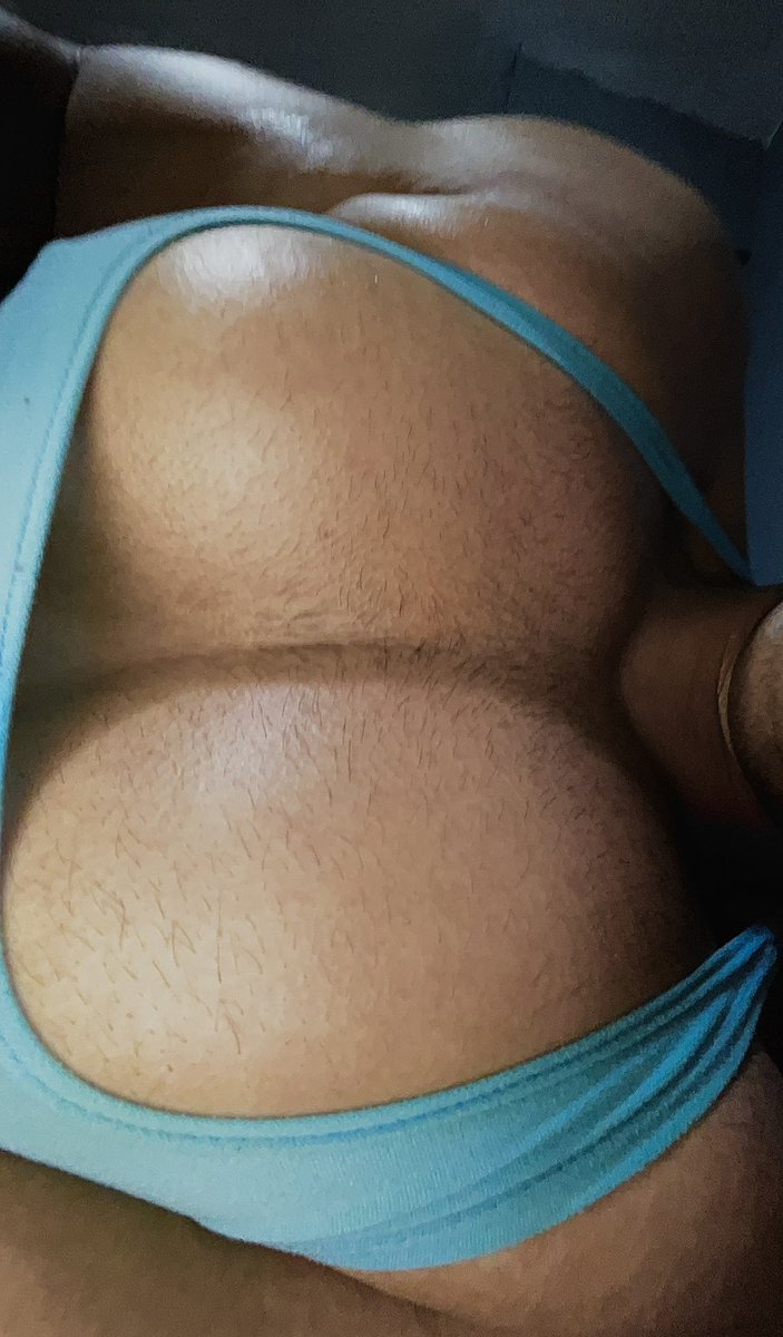 RT if you crave these pecs pressing down on your face.😈