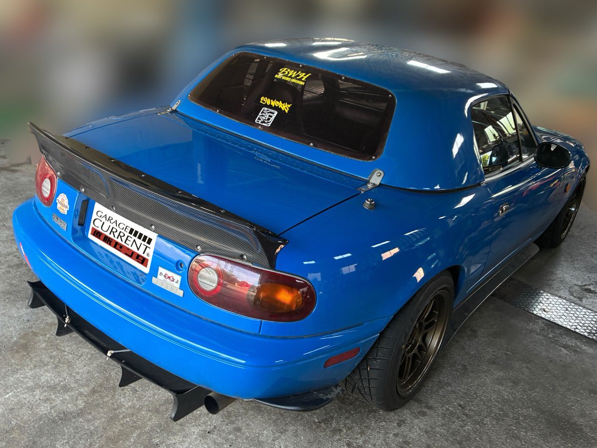 GC__direct's tweet photo. 🚗入庫速報🚗
数日限定公開の入庫速報です🔥
ユーノス ロードスター スペシャルパッケージ
平成5年式
改ざん車
車検R7年12月

ハイカム、スポーツ触媒、エキマニ、機械式LSD、アルミラジエータ、4点ロールバー、NA8ブレーキ、軽量ハードトップ、ENKEI RPF-1 195スペシャル15インチ、RG車高調、タワーバー、RECAROフルバケ、ダックテール、ディフューザー、フロントリップ、NARDIステアリング、WBクイックリリース、アルミペダル、フロア補強バー、フロントアンダーパネル、エアコンレトロフィット（ND5RC用）、クスコオイルキャッチタンク、アルミインテークパイプ、HKSエアクリ、リトラカバーエアダクトなどなど、もう楽しいに決まってますね。距離は改ざんですし、事故歴もあります（左前インパネ先歪）けど、サーキット走るならどうでもいいでしょ？早い者勝ちよー。

支払い総額168万円💫
（支払い総額には法定点検費用も含みます）
詳細はこちら↓
https://t.co/ZwCxrtPdef

気になった方はDMください📩
#車売ります