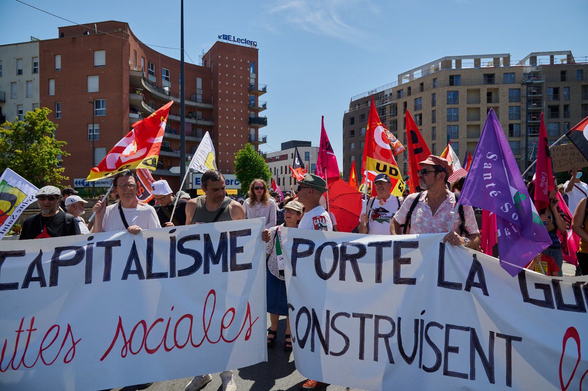 Le capitalisme porte la guerre, les luttes sociales construisent la paix ! Samedi 21 juin, plus de 4000 manifestant·es ont défilé entre Bobigny et Le salon du Bourget, contre la militarisation du monde et le génocide en cours à Gaza.