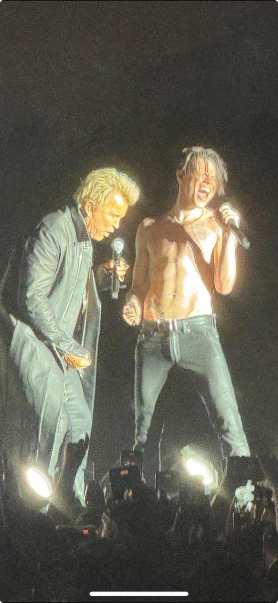 shefftoshanghai's tweet image. The summer of live music - part two - BludFest #idols #yungblud #billyidol #buzzkilljoy #happytimes . With a cameo from the one and only Billy Idol 🥰 Next stop the school musical @TASEMusic