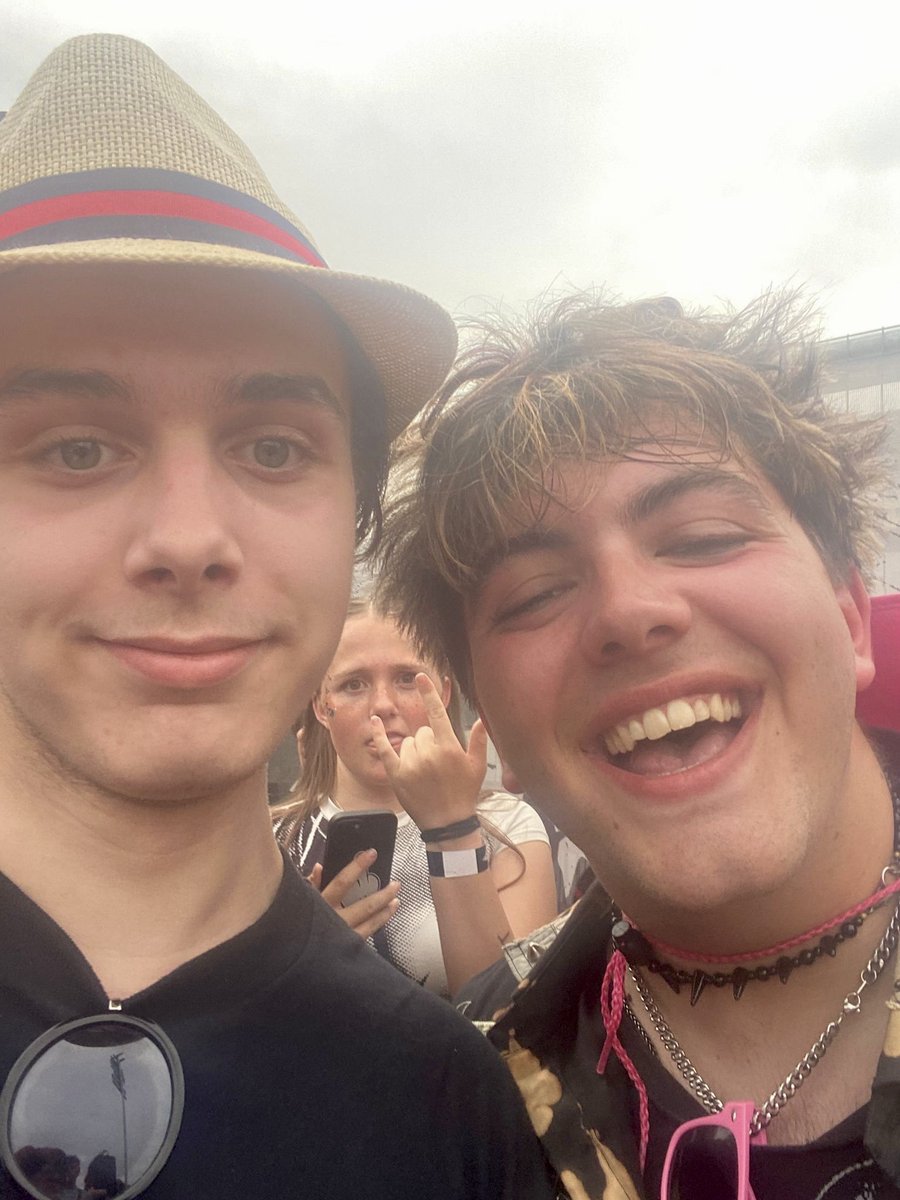 shefftoshanghai's tweet image. The summer of live music - part two - BludFest #idols #yungblud #billyidol #buzzkilljoy #happytimes . With a cameo from the one and only Billy Idol 🥰 Next stop the school musical @TASEMusic