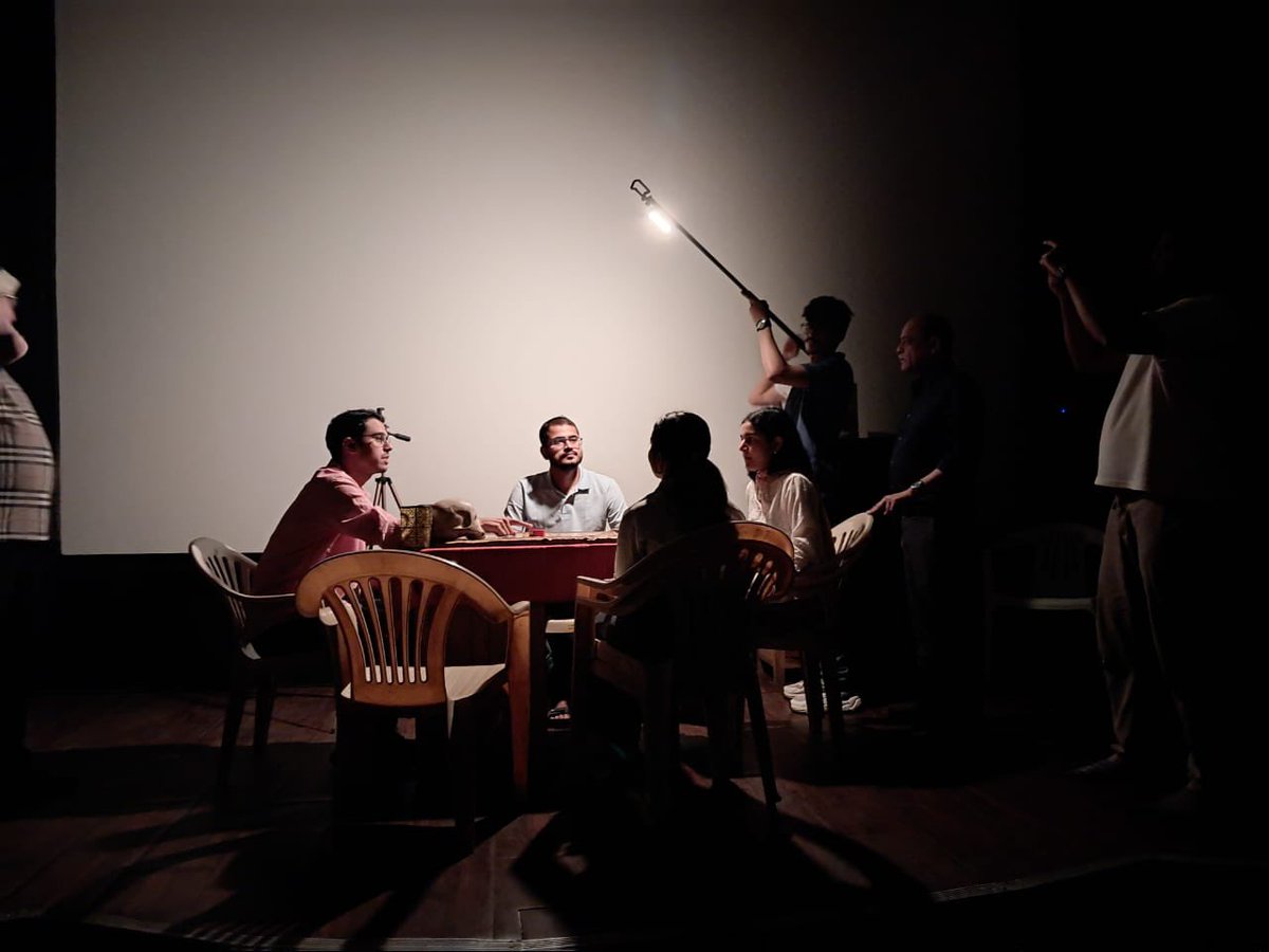 IIS OTs produce their own short-film using smartphones under the guidance of Prof Ajmal Jami <a href="/FTIIOfficial/">FTII</a>
#filmmaking #FTII #IISTraining