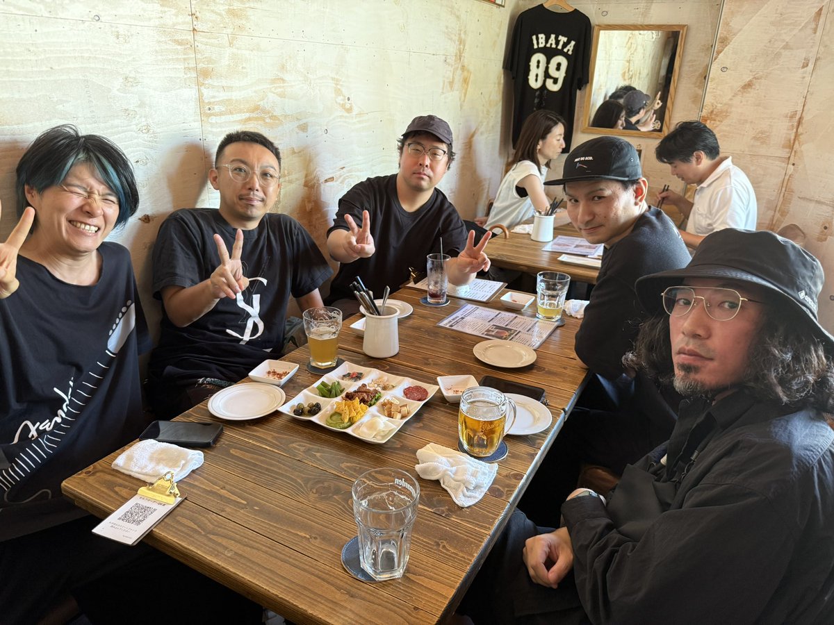 IsolateLine's tweet photo. こんなに黒い服の男達が集まったよー！
次回は一緒に飲もう！

@at_heropendoor 
@murashi8 
@mstk_tkhs 
@Chuya_Kamoi https://t.co/3JzVRAZoFz