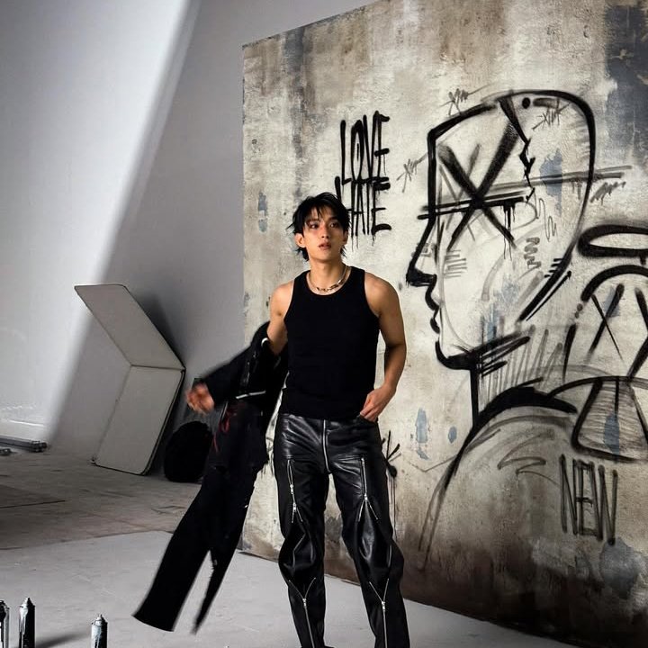 restarting¡
looking for #studytwt #kpoptwt mutuals !

 — she/her, ‘07
 — bs office ad course
 — not new to #stantwt 

♡ / ↻ like or rt to be moots ^-^