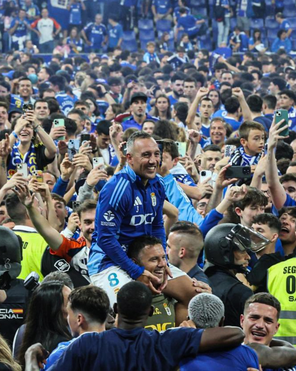 Santi Cazorla could have retired comfortably but instead chose to return to his boyhood club Real Oviedo at 38 on a minimum wage contract. Now 40, he's just helped guide them back to La Liga for the first time in 24 years, scoring in both the playoff semi-final and final 💙