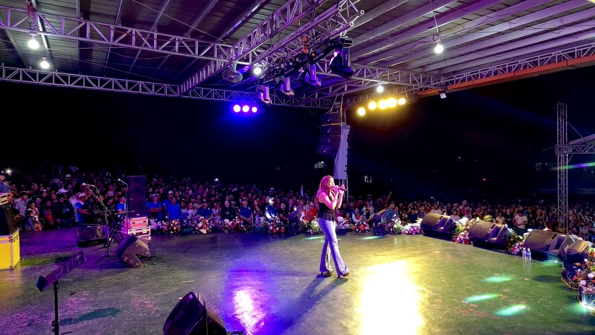 kreativdenph's tweet photo. Angeline Quinto wowed last night’s crowd when she performed at the Celebrity Night of the 66th Araw ng Bunawan and 23rd Haw-an Festival in Agusan Del Sur! 🌟

#KD #KreativDen #KDStar #AngelineQuinto https://t.co/I3ZoMgYjZn