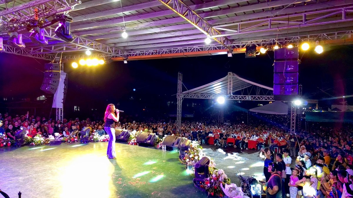 kreativdenph's tweet photo. Angeline Quinto wowed last night’s crowd when she performed at the Celebrity Night of the 66th Araw ng Bunawan and 23rd Haw-an Festival in Agusan Del Sur! 🌟

#KD #KreativDen #KDStar #AngelineQuinto https://t.co/I3ZoMgYjZn