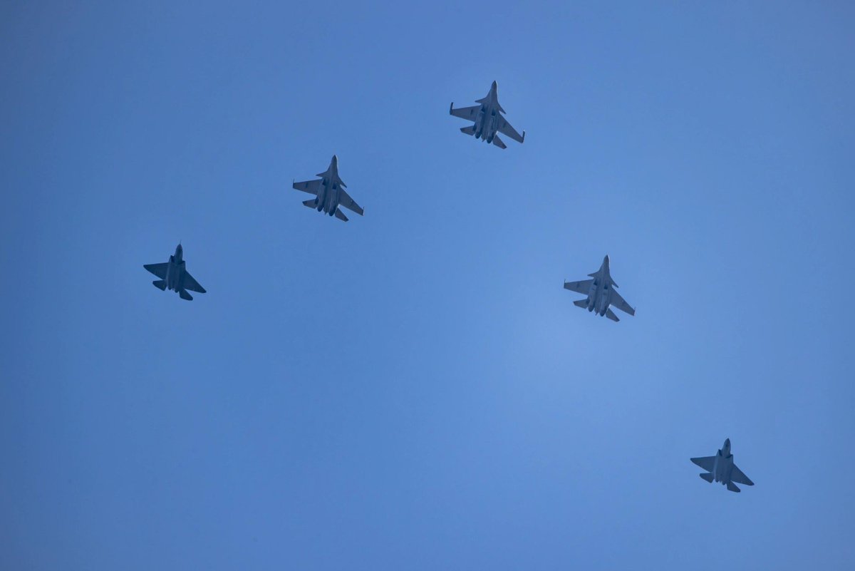 nuwangzi's tweet photo. #PLAAF #PLANAF

KJ-600, J-35, J-15, KJ-3000 https://t.co/VGHC44eBh4
