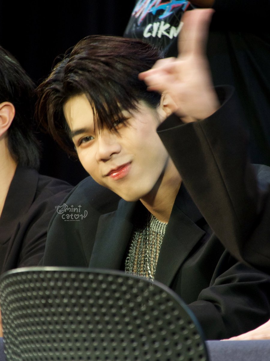 Hello Xin chào คนเก่ง 🫶🏻
วันนี้ก็สดใสน่ารักเหมือนเดิม

<a href="/TuiChayatorn/">เอม.ตุ้ยยยย 🤏🏻</a> 🤏🏻

#LYKNTOURxHOCHIMINHCITY
#LYKN #TuiChayatorn