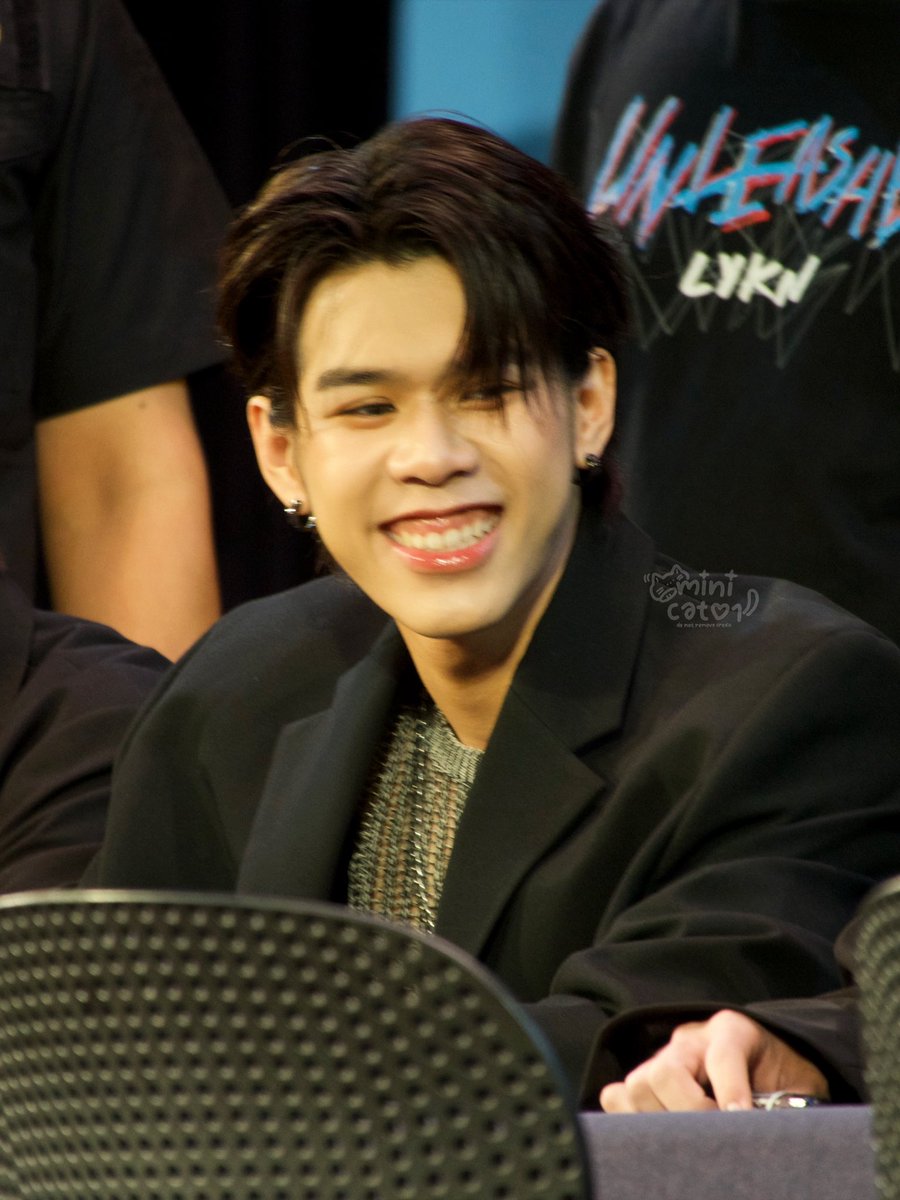 minicat01's tweet photo. Hello Xin chào คนเก่ง 🫶🏻
วันนี้ก็สดใสน่ารักเหมือนเดิม

@TuiChayatorn 🤏🏻

#LYKNTOURxHOCHIMINHCITY
#LYKN #TuiChayatorn https://t.co/n78pzHpE2C