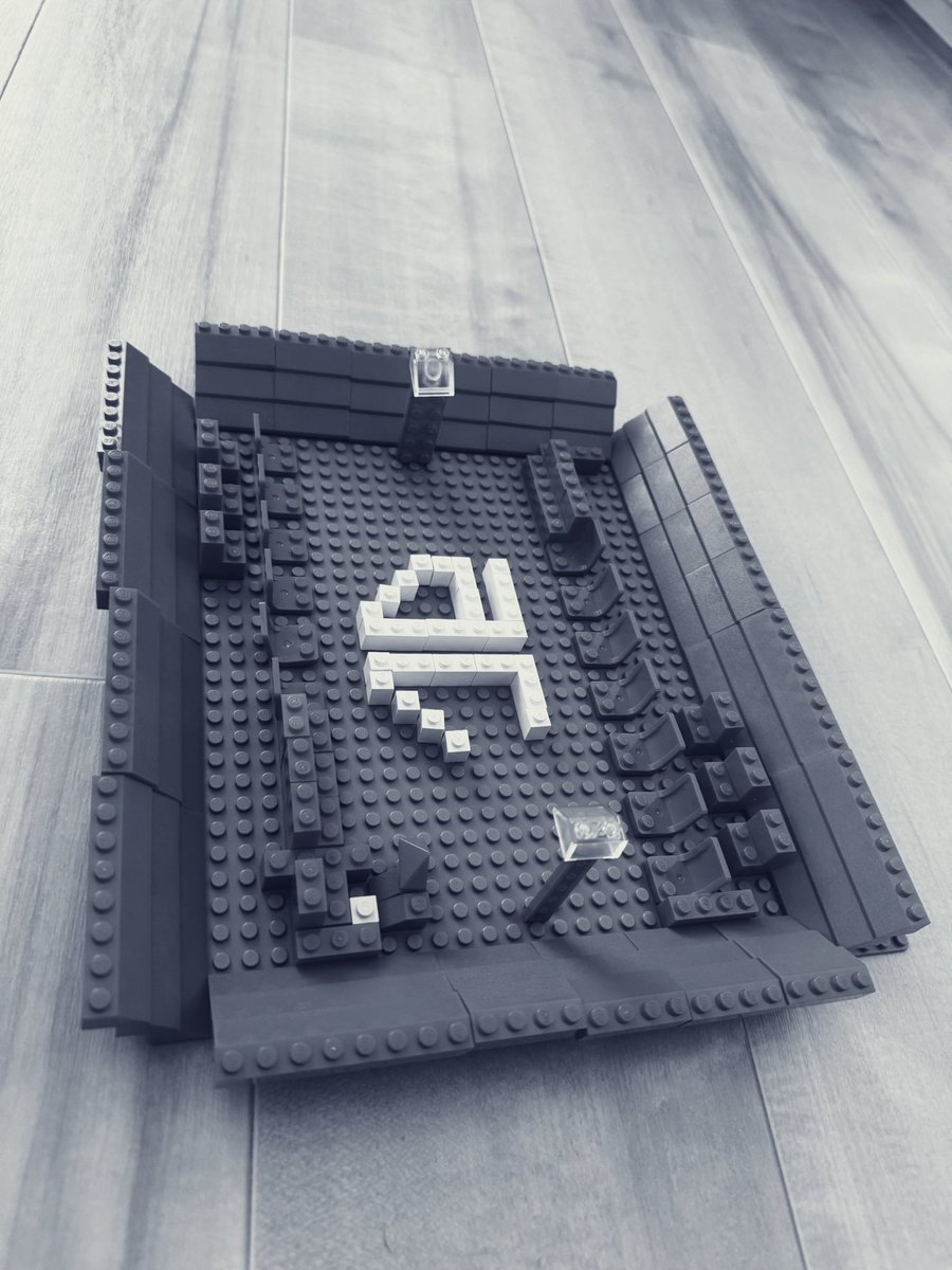 風も強いし映画も観れないので家で久々にのんびり🥱子供がLEGOで千葉ポートアリーナ作ってた🏗️スマホで色を変えたら雰囲気でてる😆でも収容人数は2万人規模ですって⚜️#アルティーリ千葉