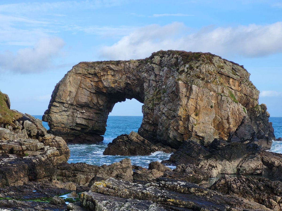 Discover the stunning sights and thrilling activities that Donegal has to offer! Whether it’s hiking rugged trails, exploring hidden beaches, or diving into local culture, there’s something for everyone. 👉 The Great Pollet Sea Arch
inishview.com/activity/great…