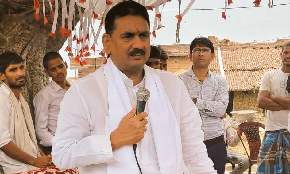 जेडीयू के पूर्व कौशल यादव का कहना है कि ;

अब बिहार में नौजवानों का समय आ गया है. हम तेजस्वी यादव को मुख्यमंत्री बनाने में सहयोग करेंगे.

और नवादा की पांचों विधानसभा सीटें जीतकर तेजस्वी यादव को देंगे.
