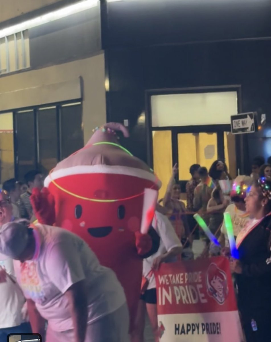 chinchillamami's tweet photo. Shoutout @Wendys for the gay little frosty at #pvdpride https://t.co/tn3VAhrGXc