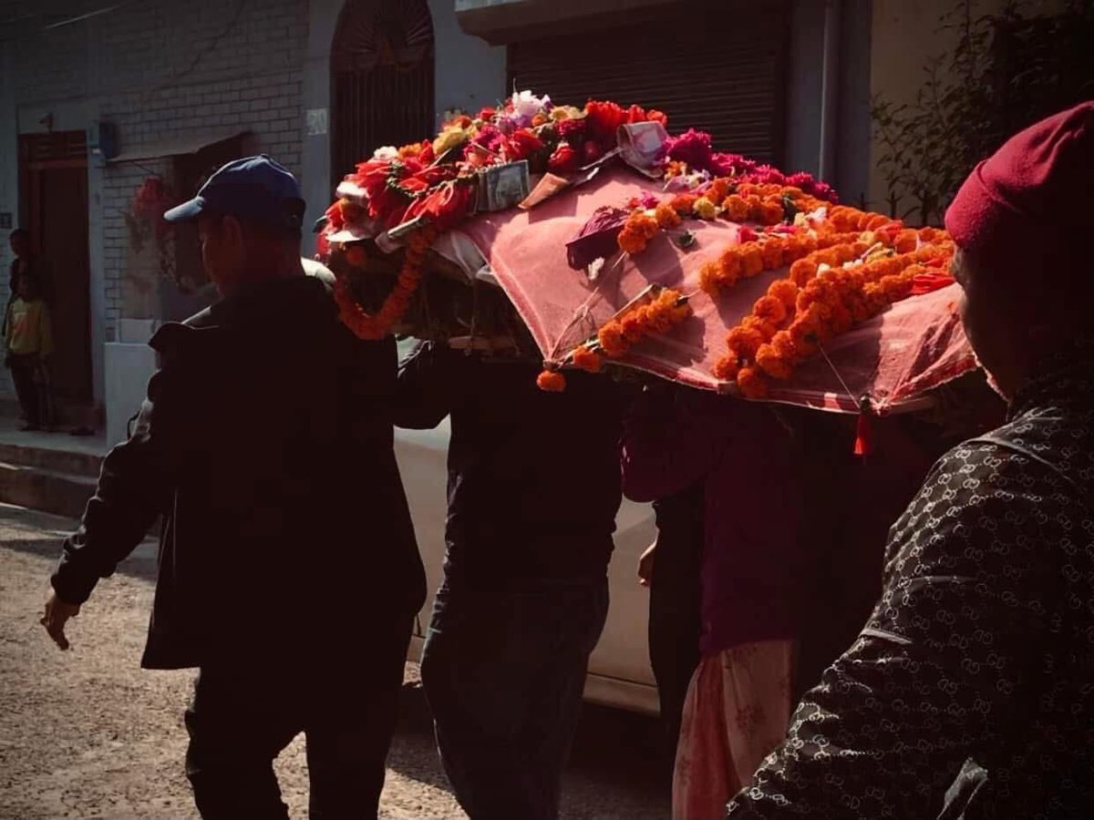 ABINASHKC20's tweet photo. बाचुन्जेल देखि नसक्ने छिमेकी पनी  
मरे पछी मलामी जादा आखा भरी आशु झार्दै जान्छन .... 🖤😓 https://t.co/RvbVLEfoqO
