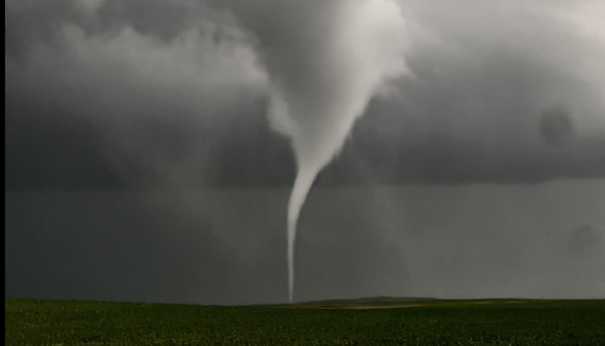WallakerLuke's tweet photo. An apparent anticyclonic tornado dancing in open fields near Sanborn, SD yesterday.

My thoughts and prayers for all those affected by yesterday’s event. 
#wxtwitter https://t.co/I8AMitsTyL
