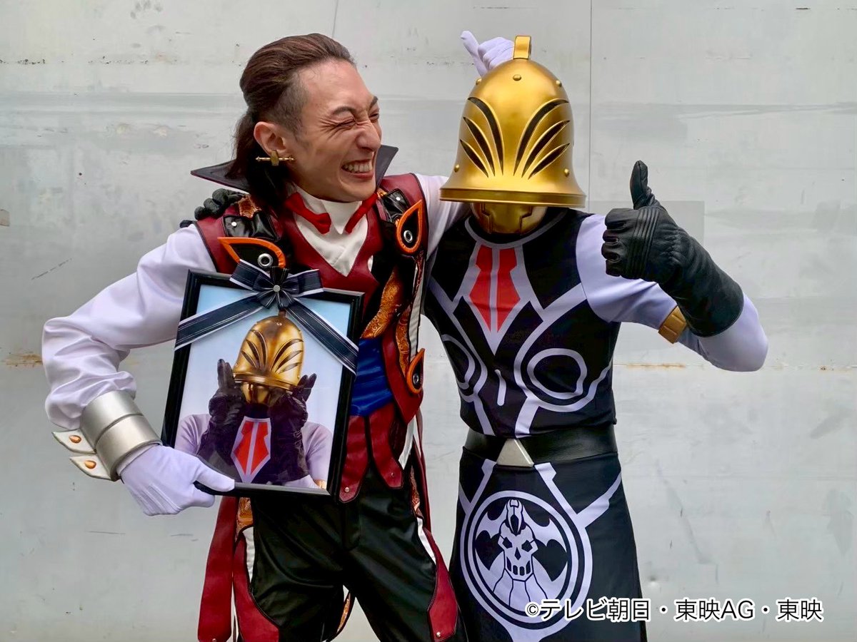 祝い酒🔔🕯️ #ゴジュウジャー #ファイヤキャンドル #パット・カイザル