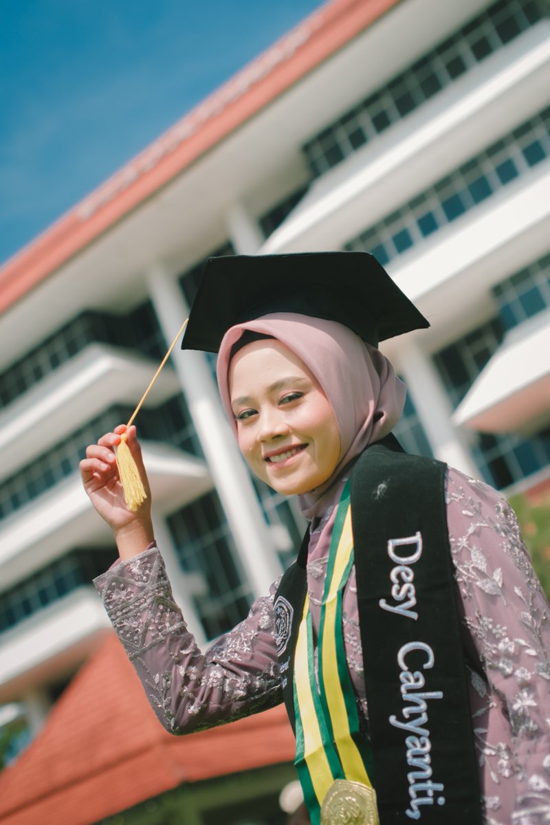 in the same place, thank you for being there at the beginning but couldn't last until the end. Have a good life, love ends with old people ~