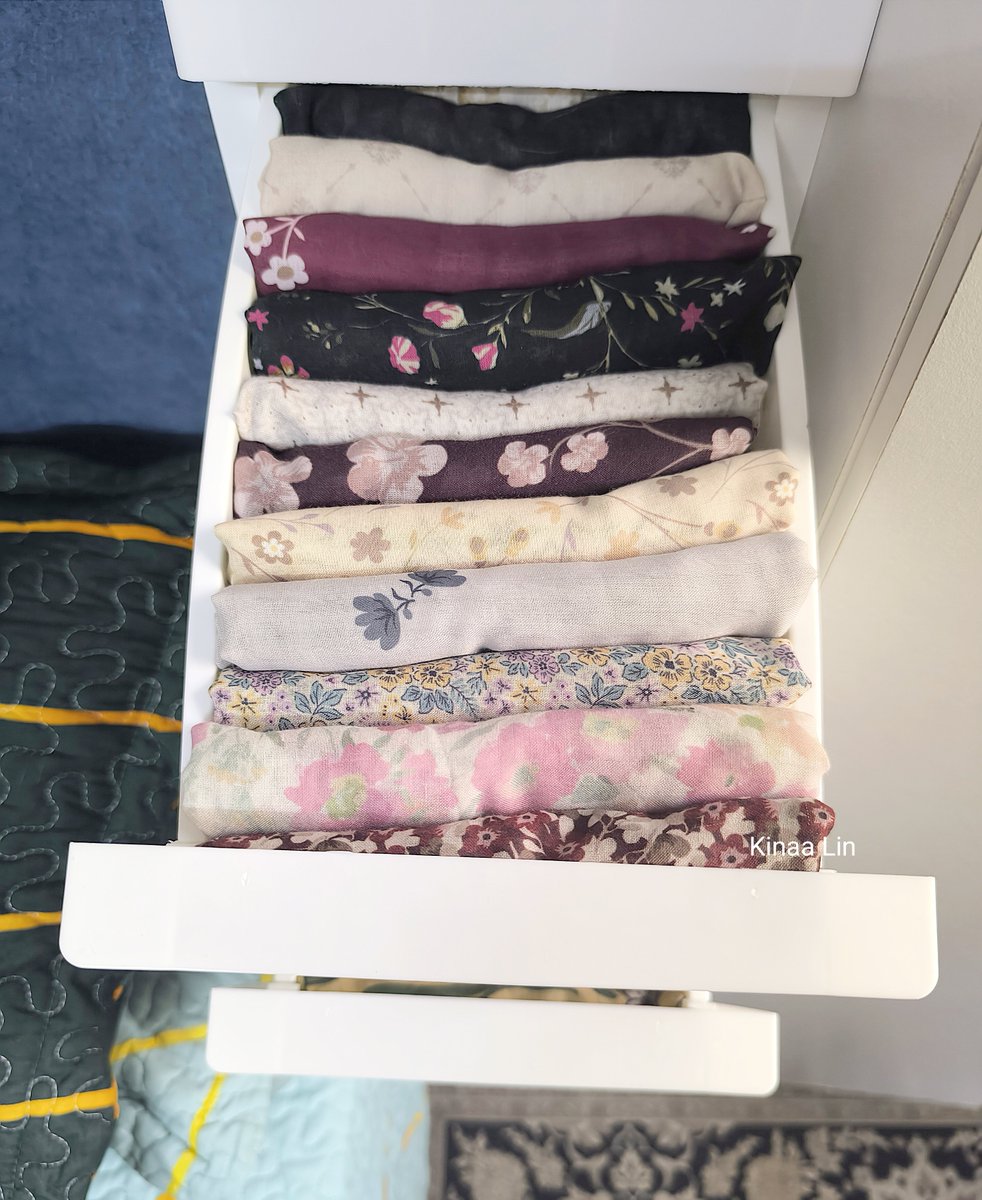 bykinaa's tweet photo. Girls math selagi ada ruang masih boleh penuhkan 🤝

Bilik pun nampak kemas , tudung pun tersusun cantik 🧕🏻✨ https://t.co/KIJk28MlwT