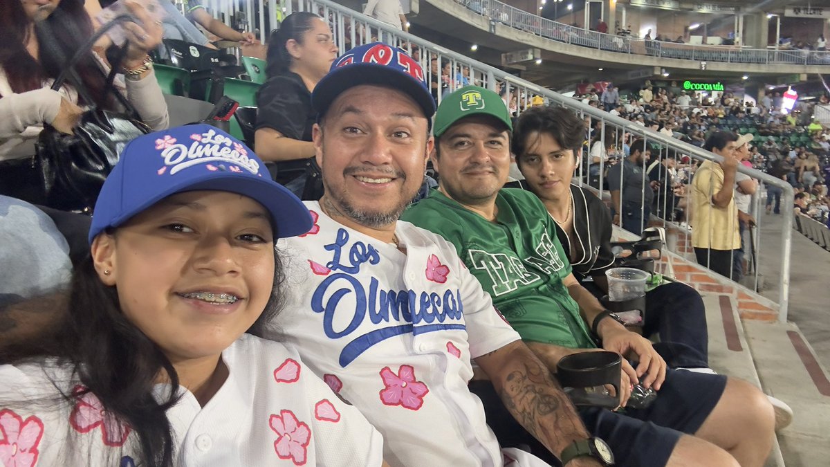 alfredogomezmx's tweet photo. Presentes como todos los días apoyando @OlmecasTabasco https://t.co/miDWdxZBjd