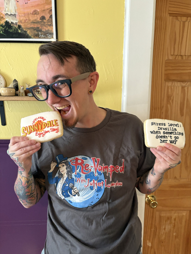 julietlandau's tweet image. Aidan Pietila looking grand in Re-Vamped merch!!!
Merch: redbubble.com/shop/ap/167153…
Patreon: patreon.com/ReVampedwithJu…