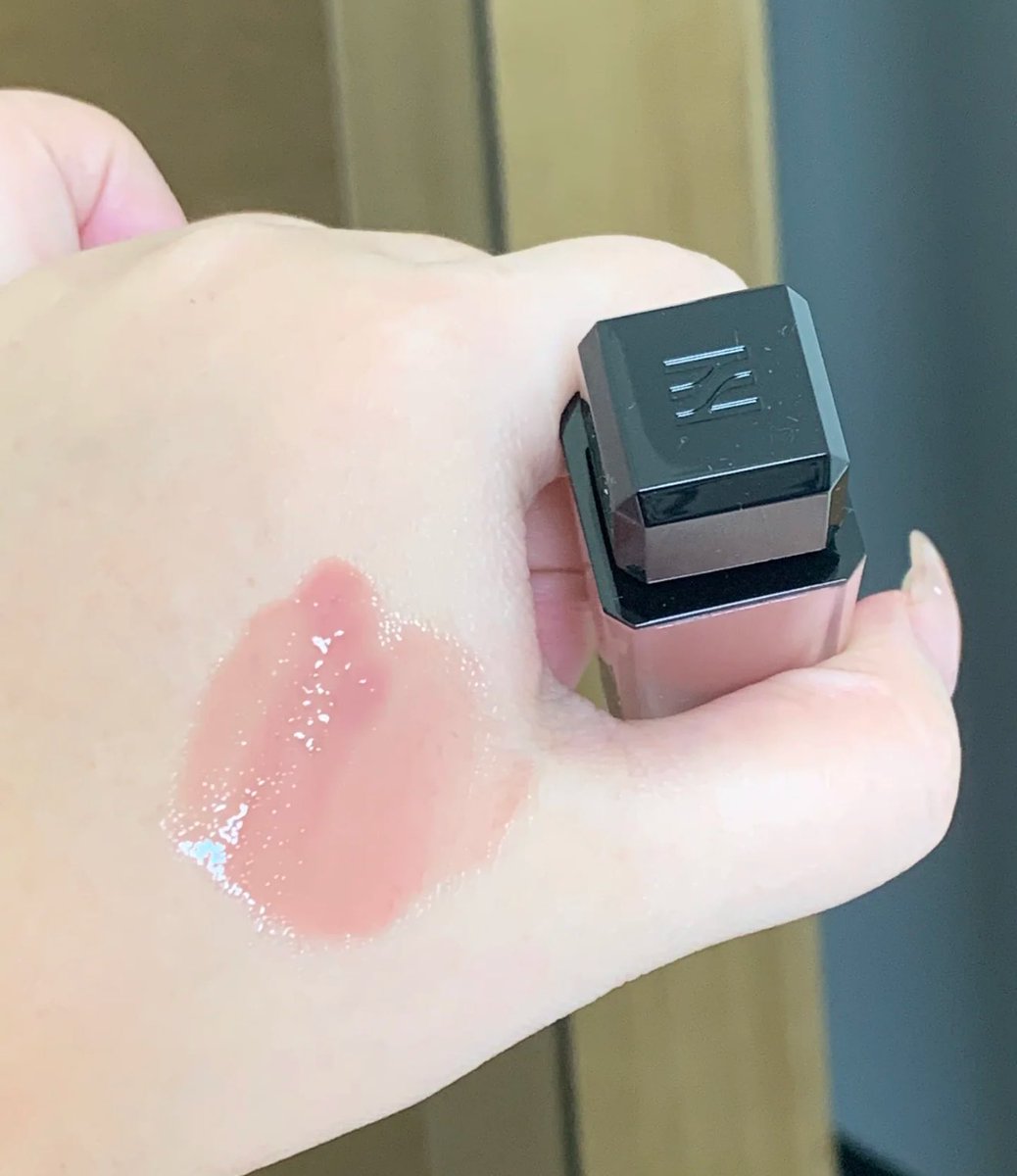これは流石に墓コス決定すぎる…
めちゃくちゃ可愛いうるつやリップが、赤ちゃんみたいな唇になるwww